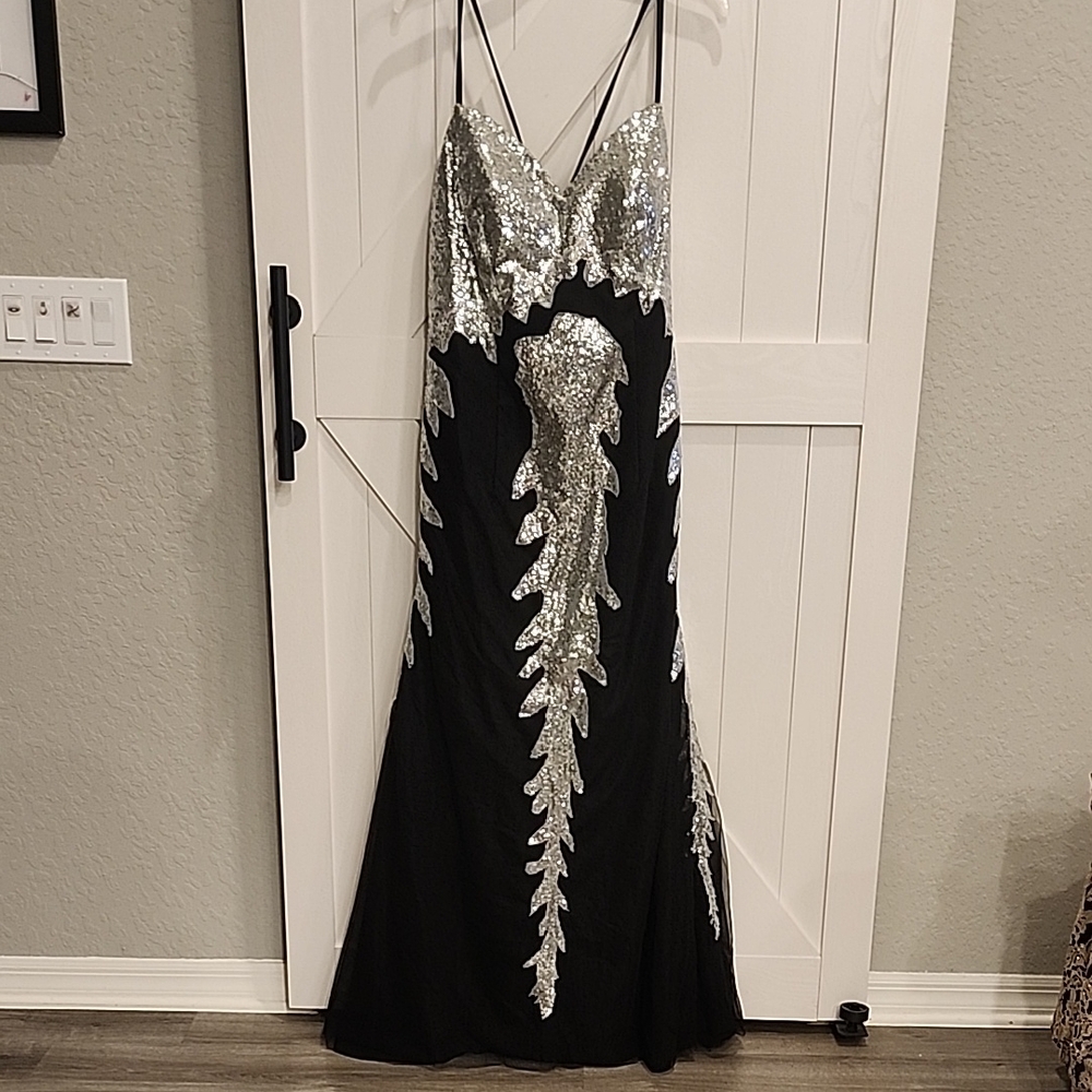 Elegant Black and Silver Sequin Evening Dress